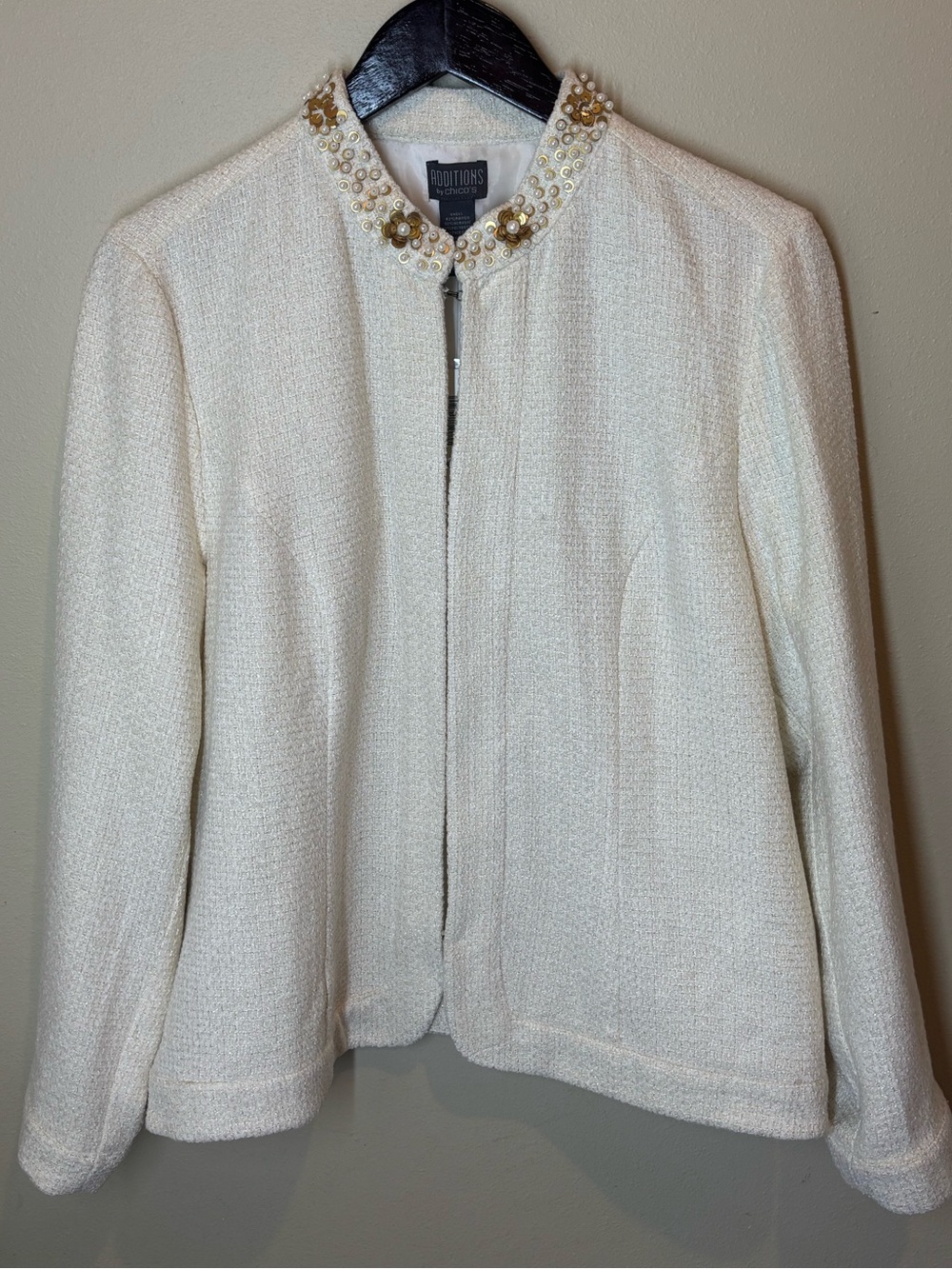 Chicos  Cream Beaded Collar Tweed Metallic Jacket, size 2, new!
